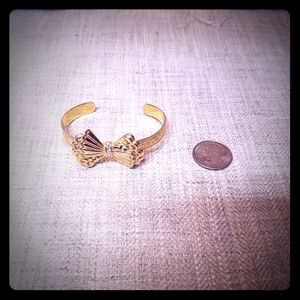 Vintage Avon Victorian Cuff Bracelet in goldtone